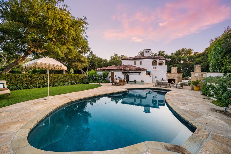 alberca en un condominio residencial en puebla