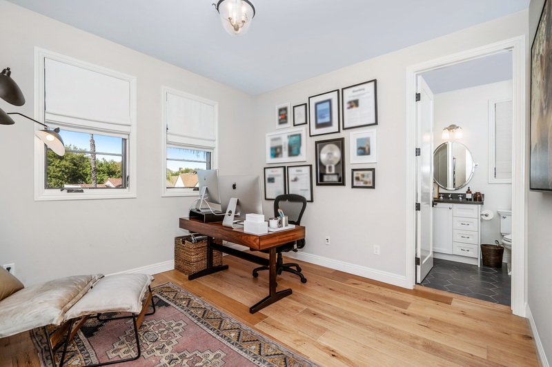 Estudio minimalista en residencia en puebla